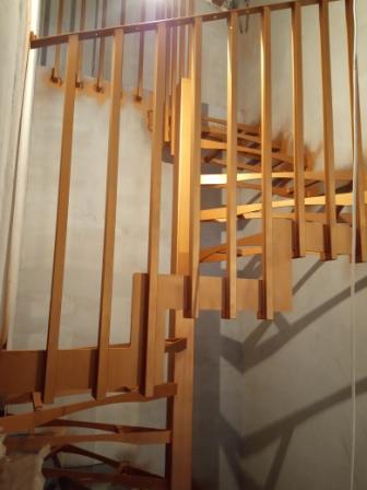 лестница металлическая оранжевая